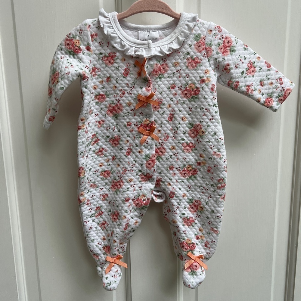 NWOT Laura Ashley 0-3M Vintage Looking Long Sleeve Quilted Floral Girls Pajamas